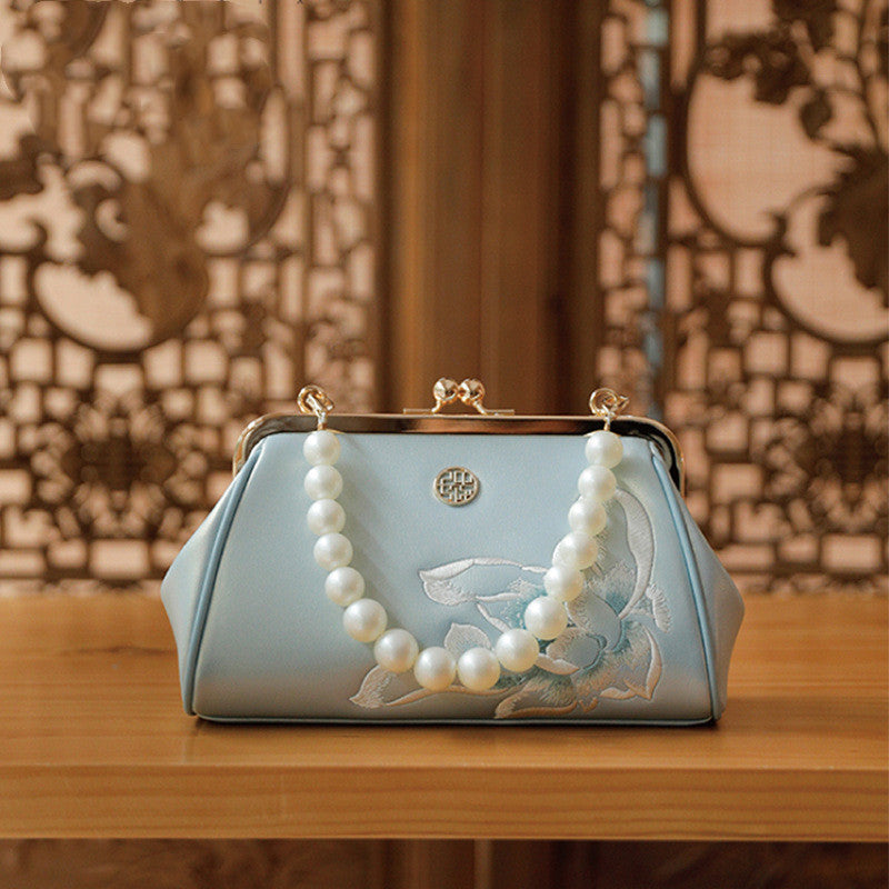Clutch im Han-chinesischen Stil – Handbestickte Mini-Tasche aus Rindsleder